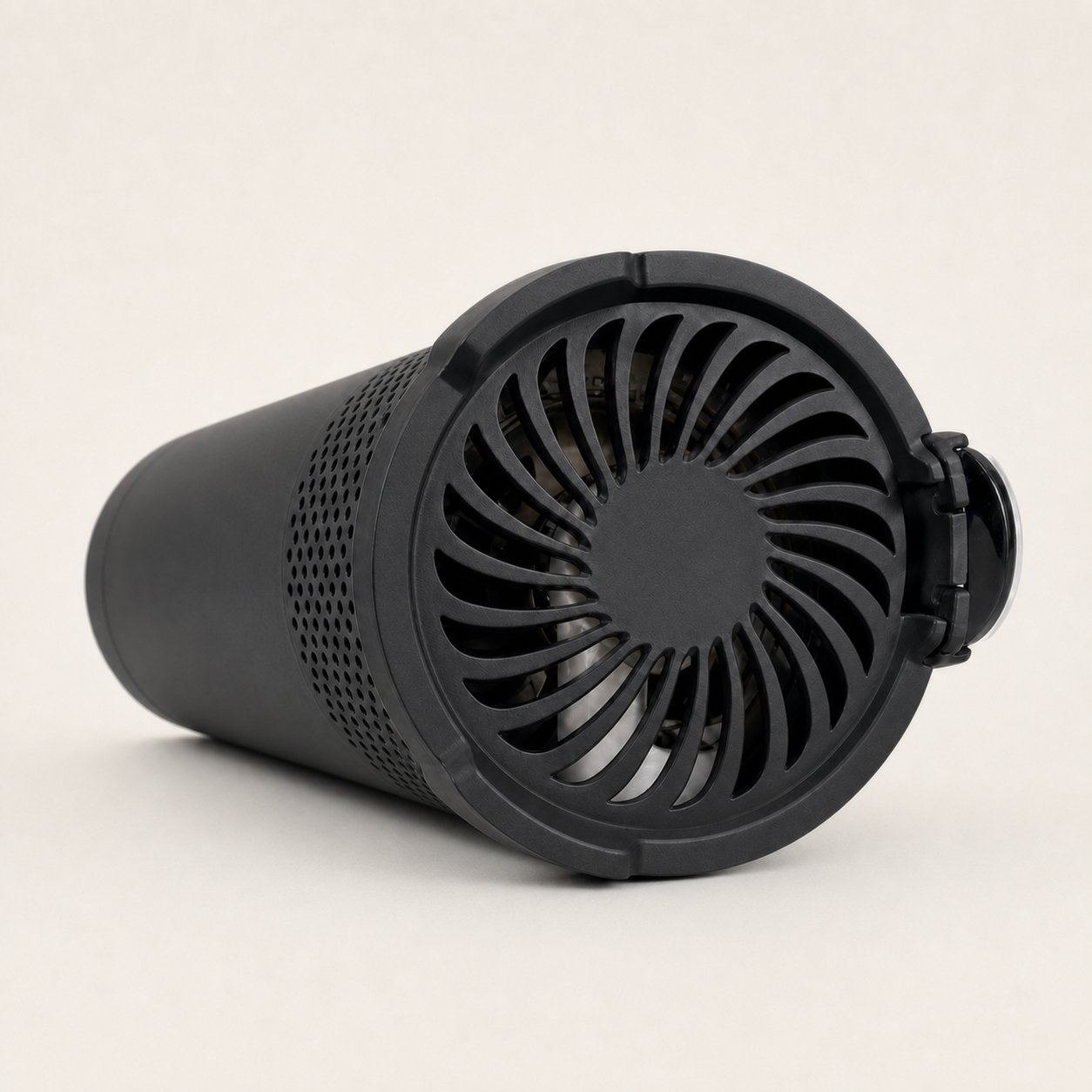 Onyx Black Svalto Cooler Pro — underside turbine cooling base