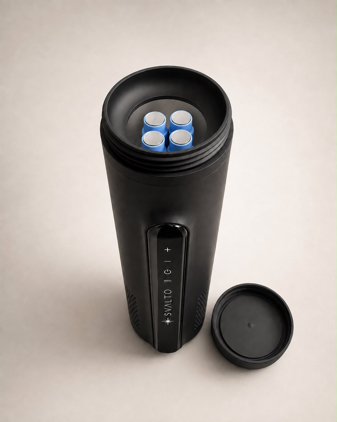 Onyx Black Svalto Cooler Pro — open chamber loaded with pens