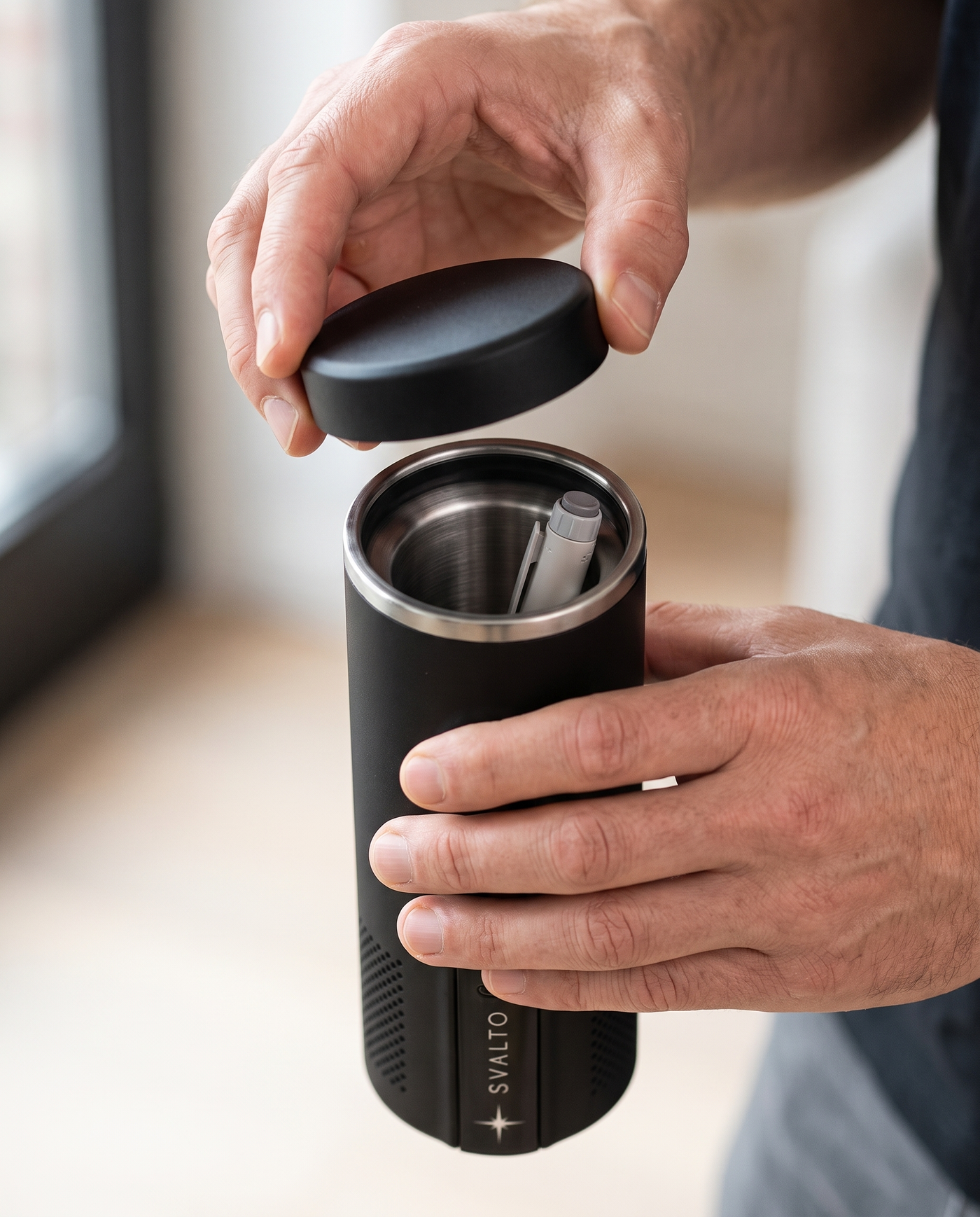 Onyx Black Svalto Cooler Pro — cap being removed by hand
