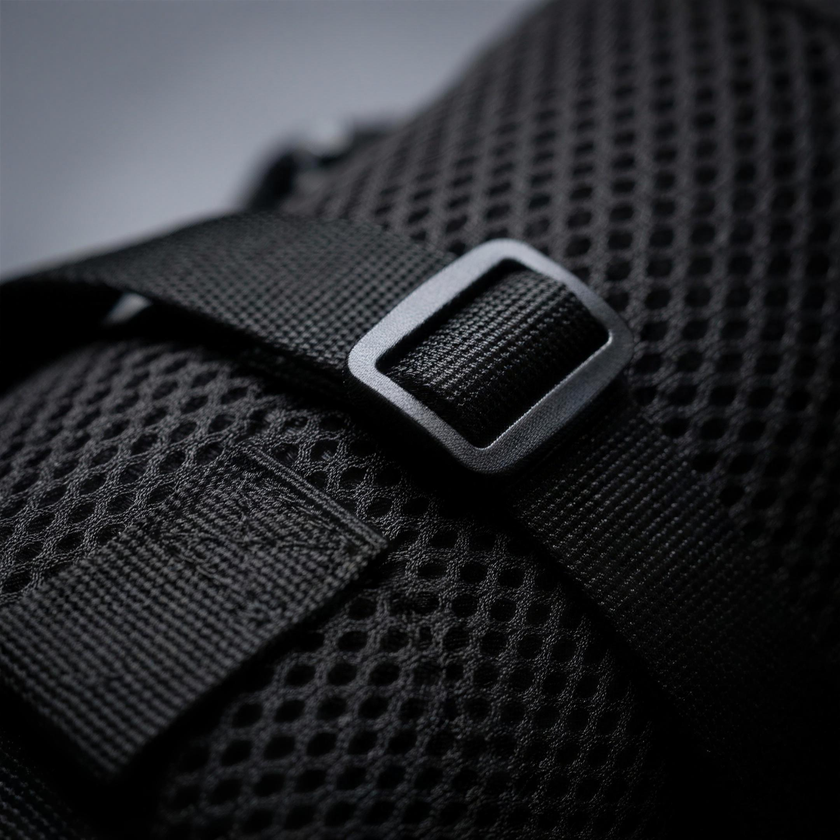 Svalto Travel Bag breathable air-mesh and adjustable webbing strap detail