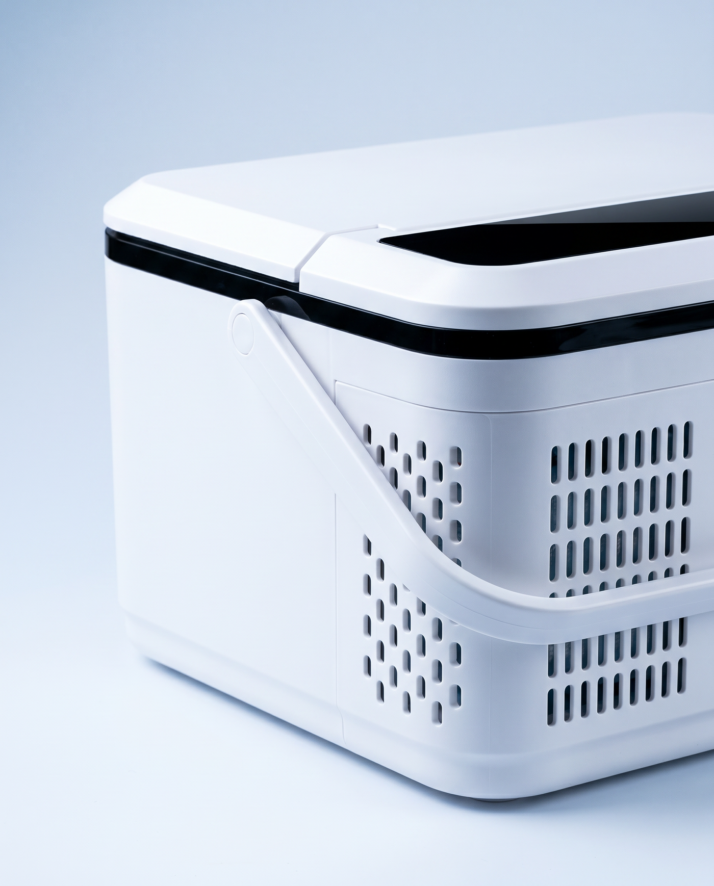 Cooling vents and carry handle detail
